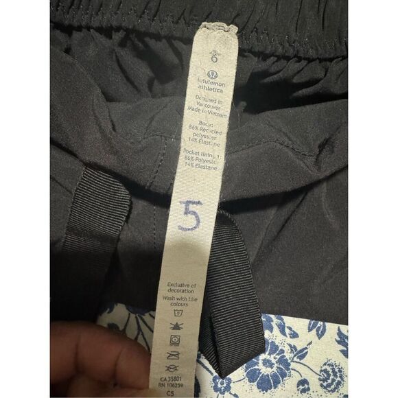 Lululemon black short 6 - Picture 2 of 4